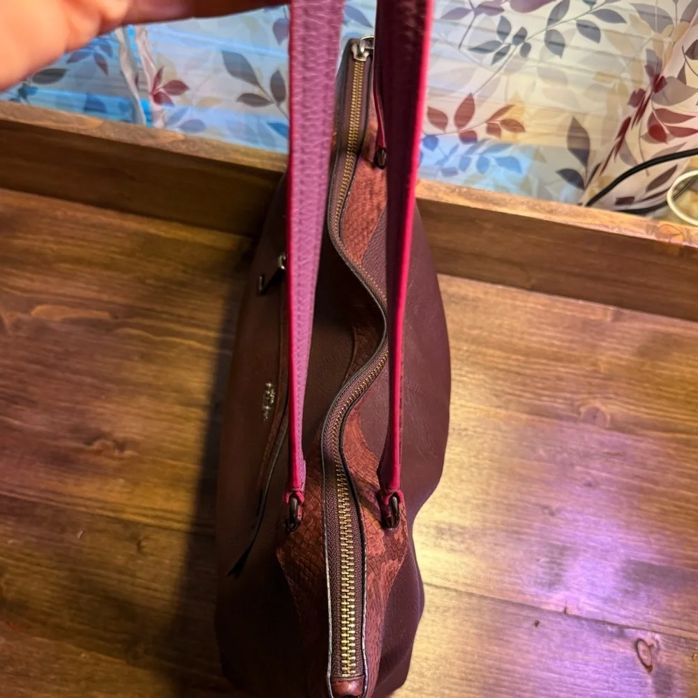 STUNNING β¨ Coach Embossed Leather Tote β Wine/Burgundy with Snake Print Trim β¨β - Picture 9 of 14